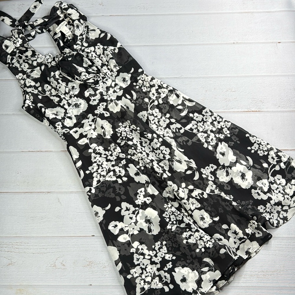 White House Black Market Flowy Floral Black and White Dress Size 2 - Picture 3 of 13